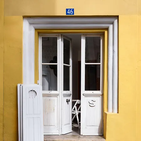Alfama Yellow House Lissabon