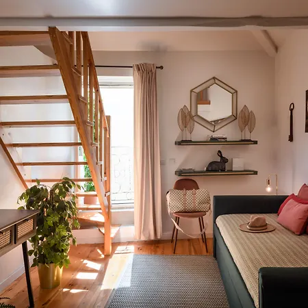 Alfama Yellow House Apartment