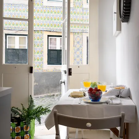 Apartment Alfama Yellow House