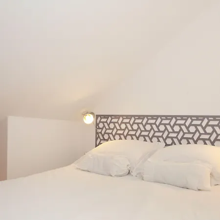 Alfama Yellow House アパート