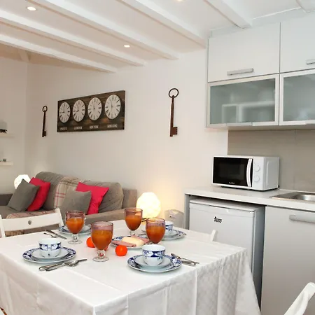 Apartman Alfama Yellow House *