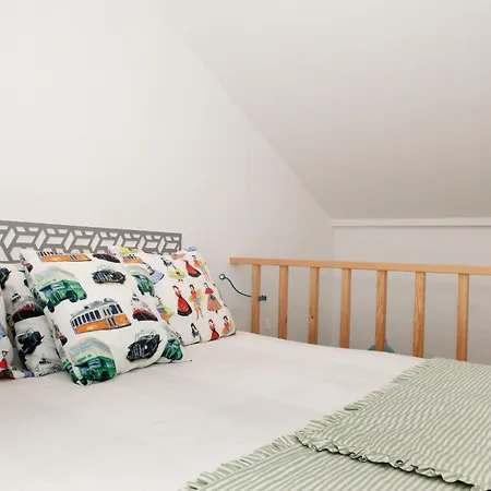 Alfama Yellow House Apartman *
