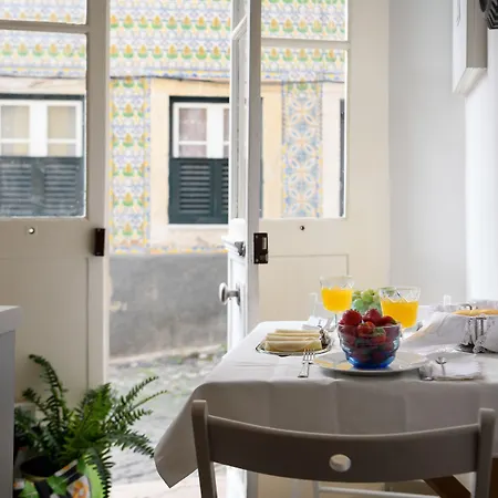 Alfama Yellow House Apartamento