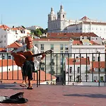 Alfama Yellow House Lissabon