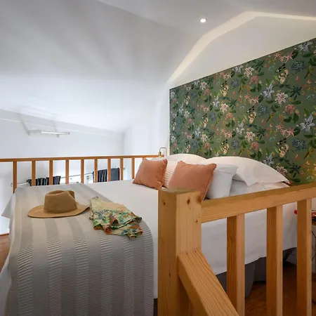 Alfama Yellow House Apartment *