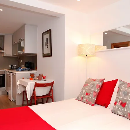 Alfama Yellow House Apartment *