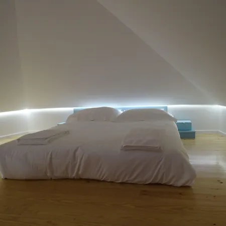 Alfama Yellow House Apartment