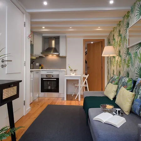 Alfama Yellow House Apartment